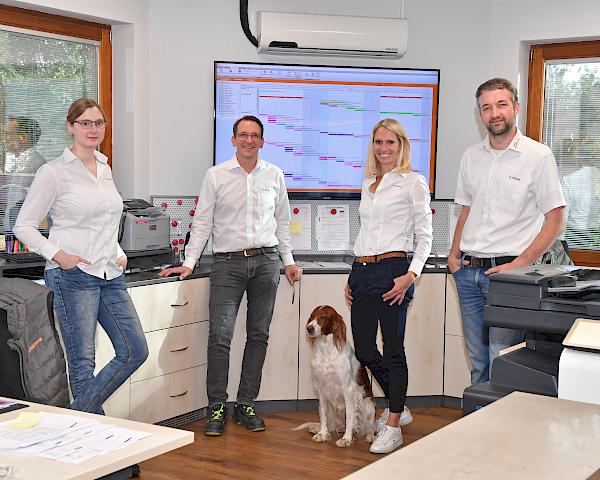 Das Büroteam der Tischlerei Welling: Luisa Artmann, Christoph Welling, Heike Welling, Roland Niesse