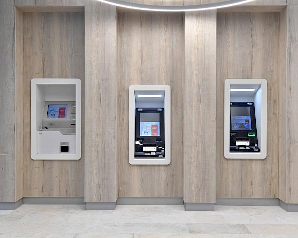 Wandverkleidung im Bankautomatenbereich von der Tischlerei Welling