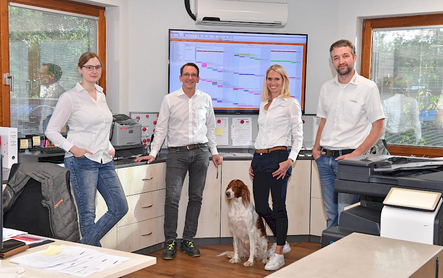 Das Büroteam der Tischlerei Welling: Luisa Artmann, Christoph Welling, Heike Welling, Roland Niesse